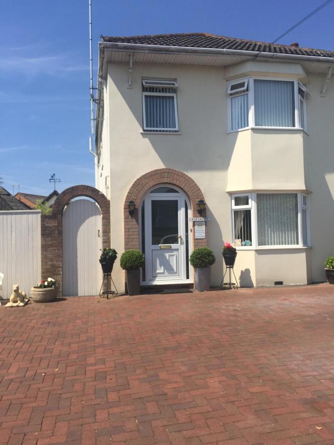 San Michele Guest House Poole Exteriér fotografie